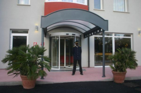  Hotel Formula International  Розолина